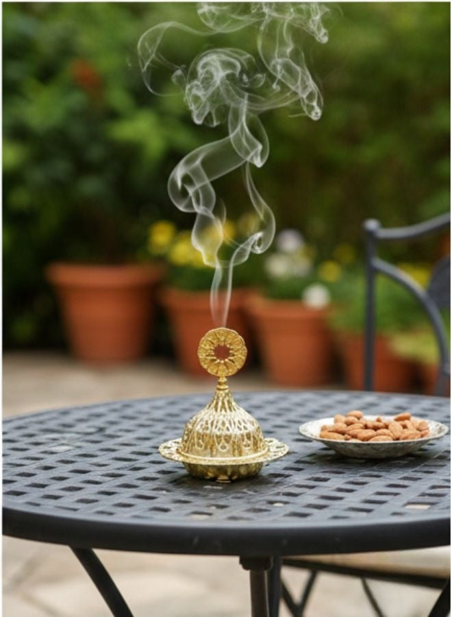 مبخرة بخور ذهبية بتصميم عربي فاخر – مبخرة معدنية مزخرفة من الحديد عالي الجودة مع غطاء قابل للإزالة – لتعطير الجو ونشر الروائح العطرية بالتساوي – قطعة ديكور فاخرة للمنازل والمناسبات – هدية مثالية للأصدقاء والعائلة - Image 3